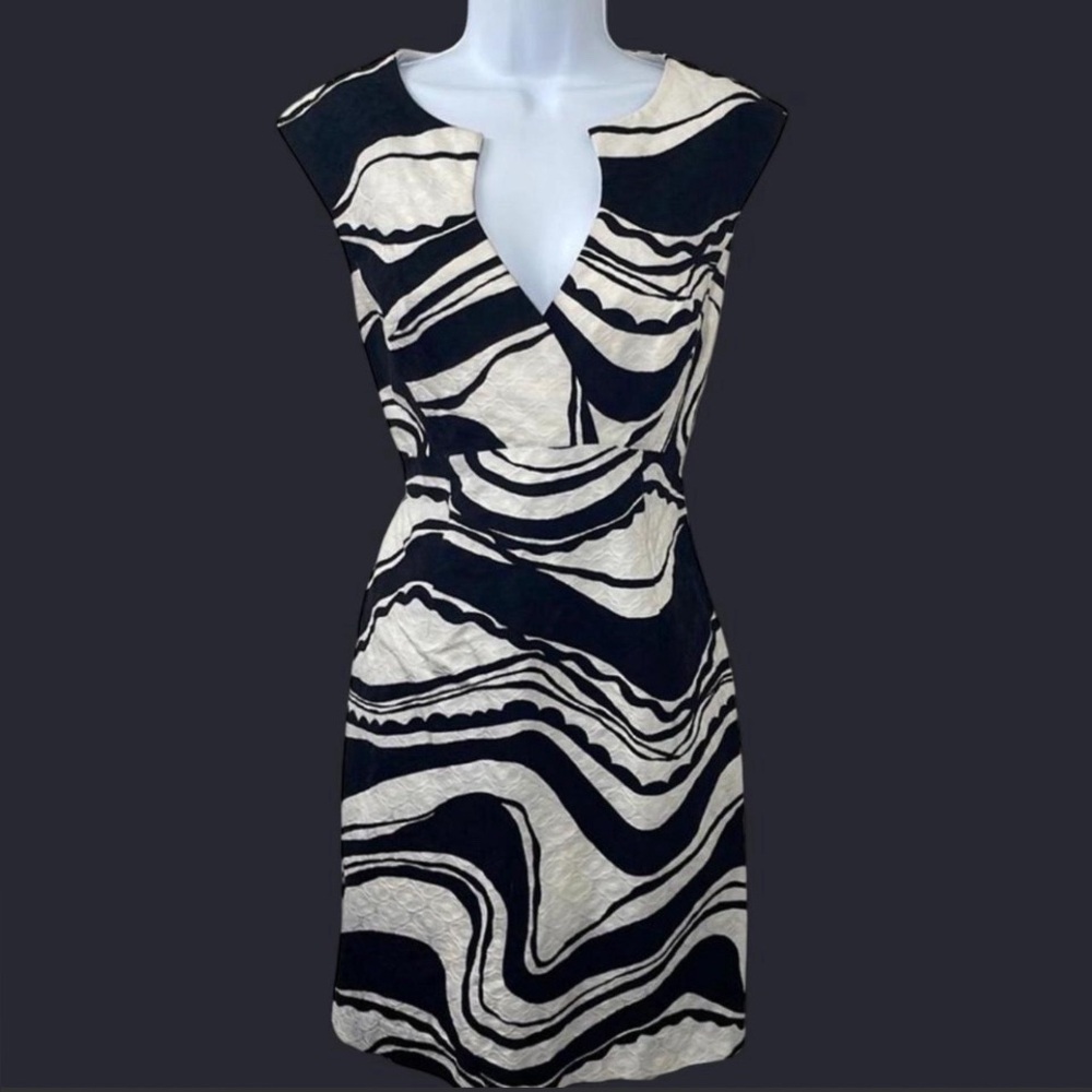 🔥Trina Turk Black and White Sheath Dress with Plunge Neckline-Size 8